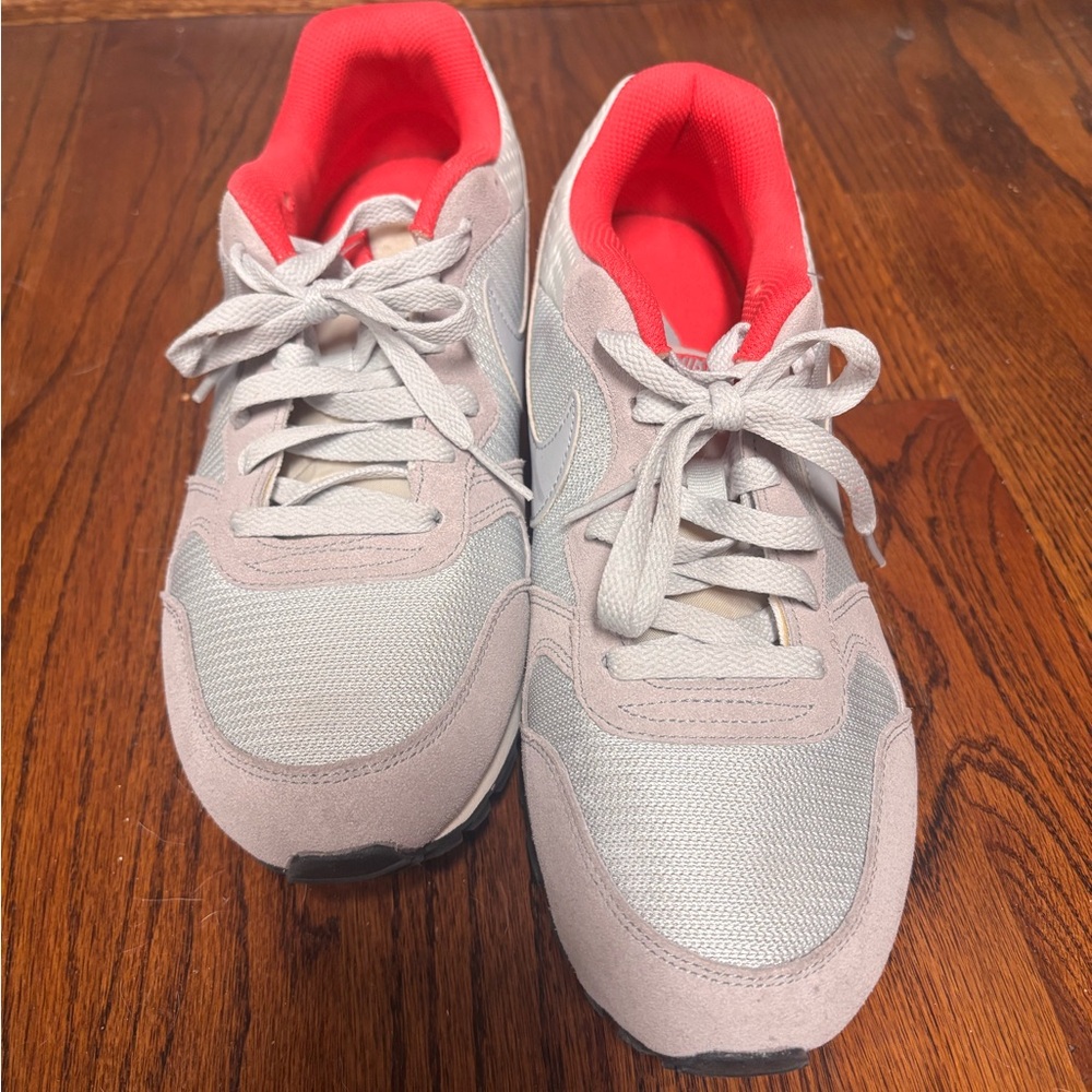 Nike Women's Athletic Shoes in Gray and Pink